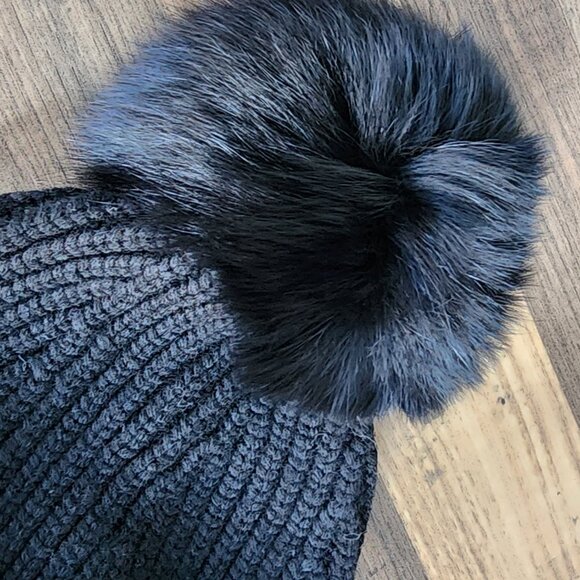 Yves Salomon 9WAA047XXMARD Bonnet Laine – Sophisticated Warmth for Cold Days! - Picture 2 of 11